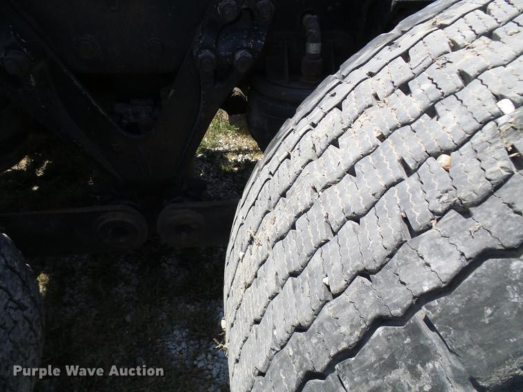 image for item DE5108 2000 Kenworth T800 semi truck