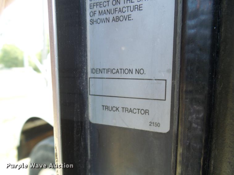 image for item DE5108 2000 Kenworth T800 semi truck