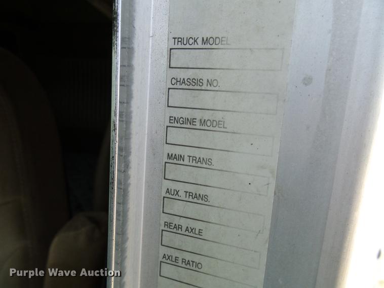 image for item DE5108 2000 Kenworth T800 semi truck