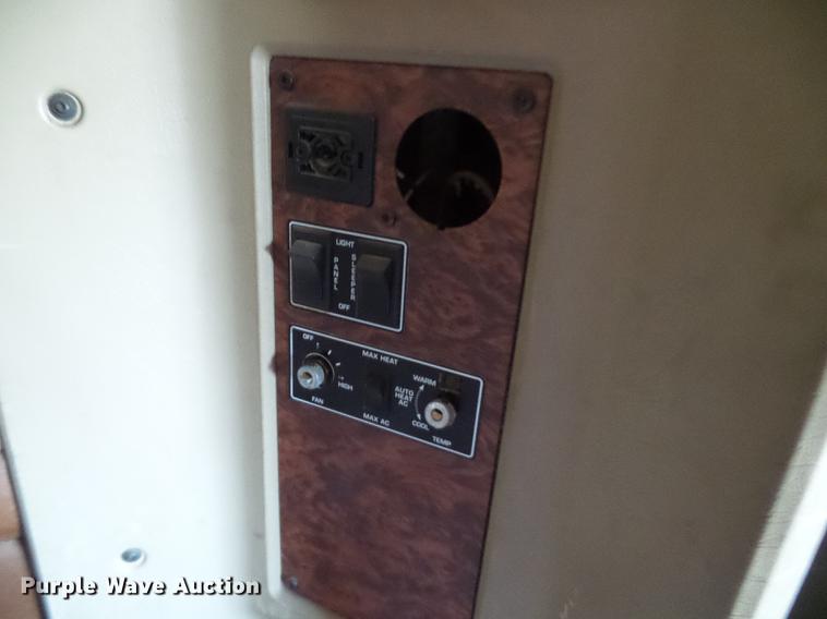 image for item DE5108 2000 Kenworth T800 semi truck