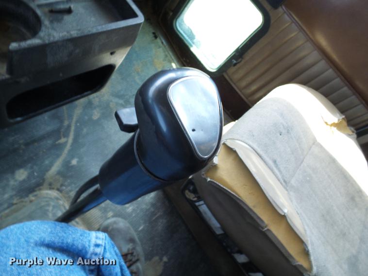 image for item DE5108 2000 Kenworth T800 semi truck