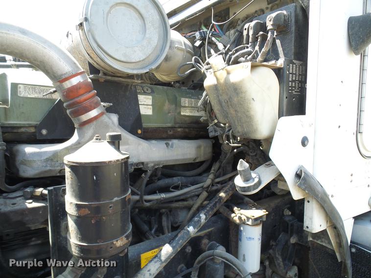 image for item DE5108 2000 Kenworth T800 semi truck