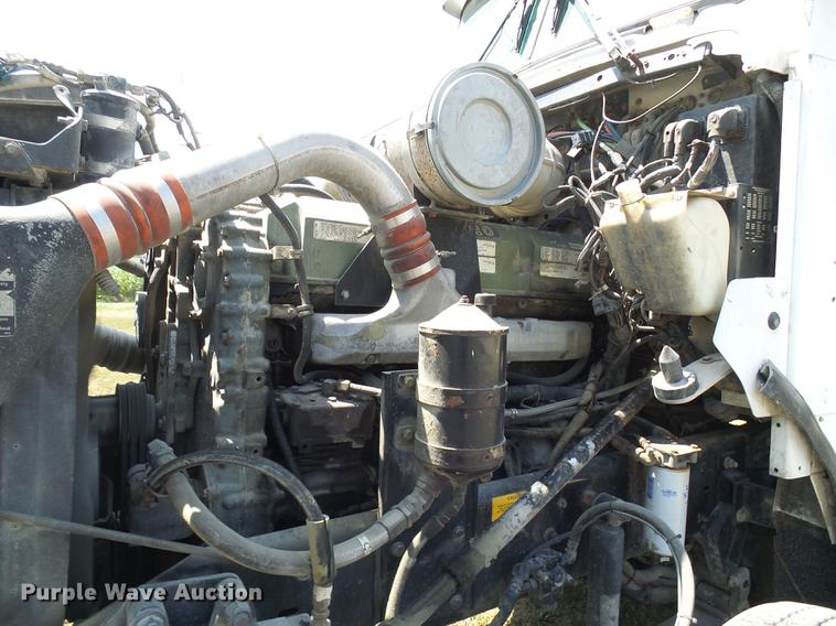 image for item DE5108 2000 Kenworth T800 semi truck