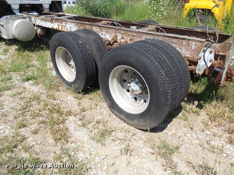 image for item DE5112 1976 Peterbilt semi truck