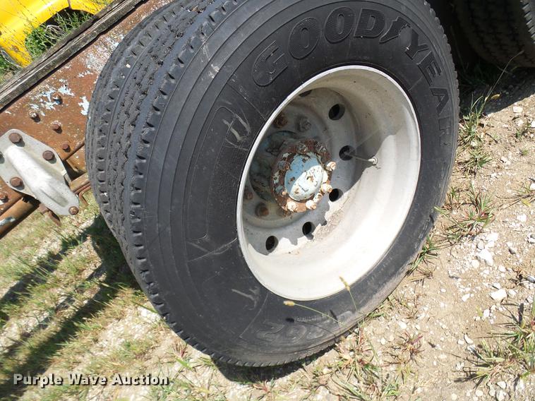 image for item DE5112 1976 Peterbilt semi truck