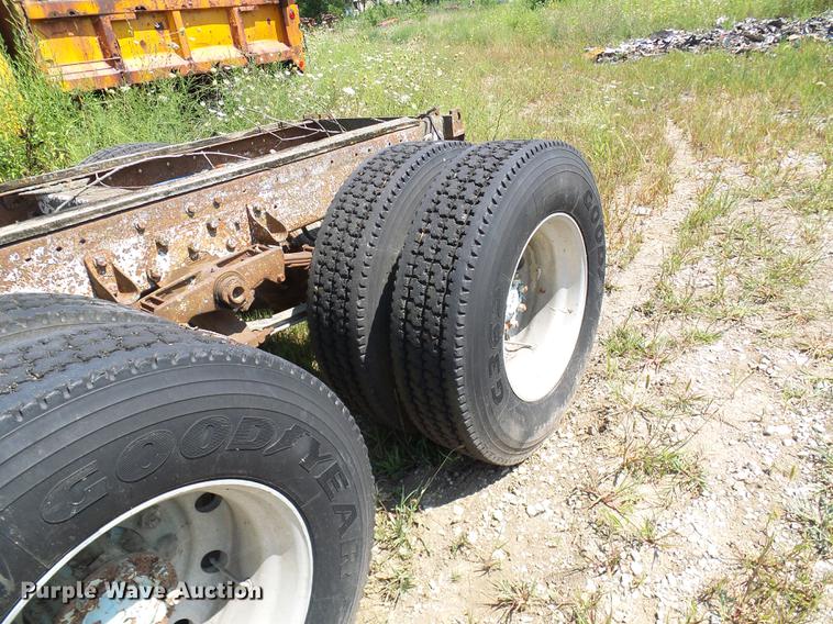 image for item DE5112 1976 Peterbilt semi truck