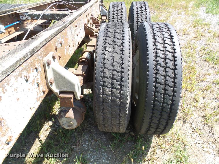 image for item DE5112 1976 Peterbilt semi truck