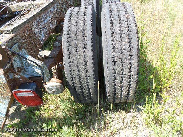 image for item DE5112 1976 Peterbilt semi truck