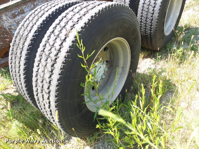 image for item DE5112 1976 Peterbilt semi truck