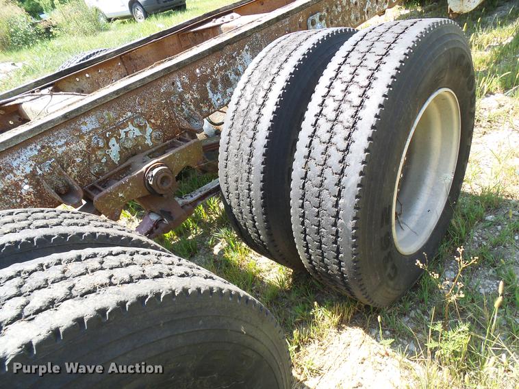 image for item DE5112 1976 Peterbilt semi truck