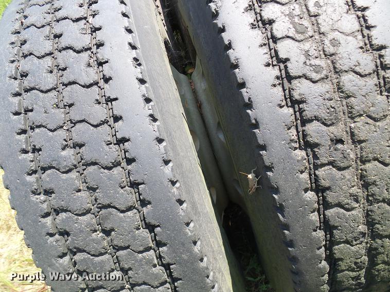 image for item DE5112 1976 Peterbilt semi truck