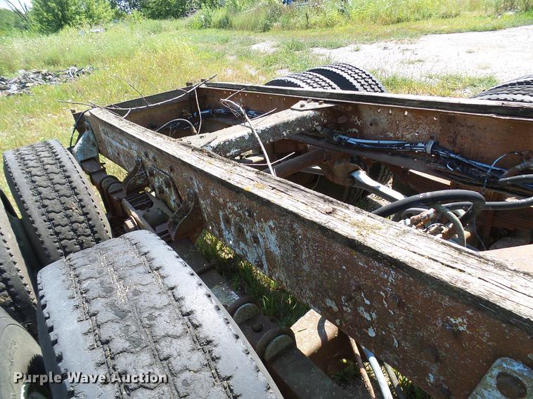 image for item DE5112 1976 Peterbilt semi truck