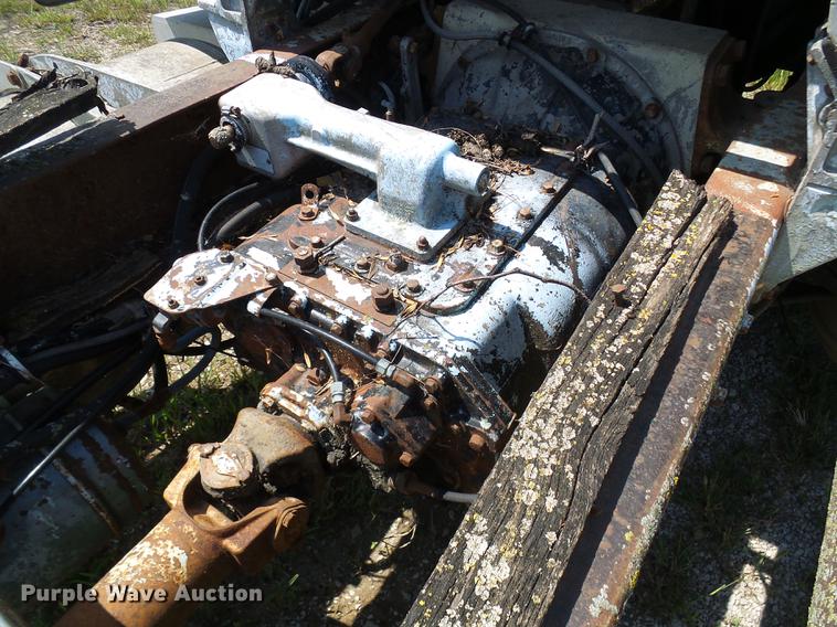 image for item DE5112 1976 Peterbilt semi truck