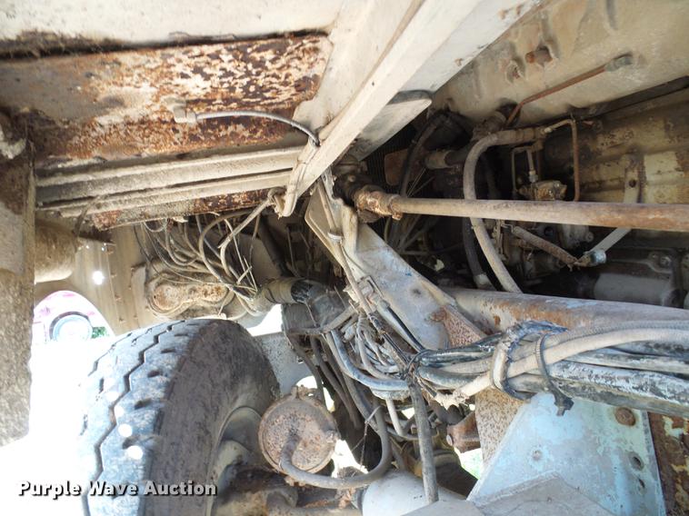 image for item DE5112 1976 Peterbilt semi truck