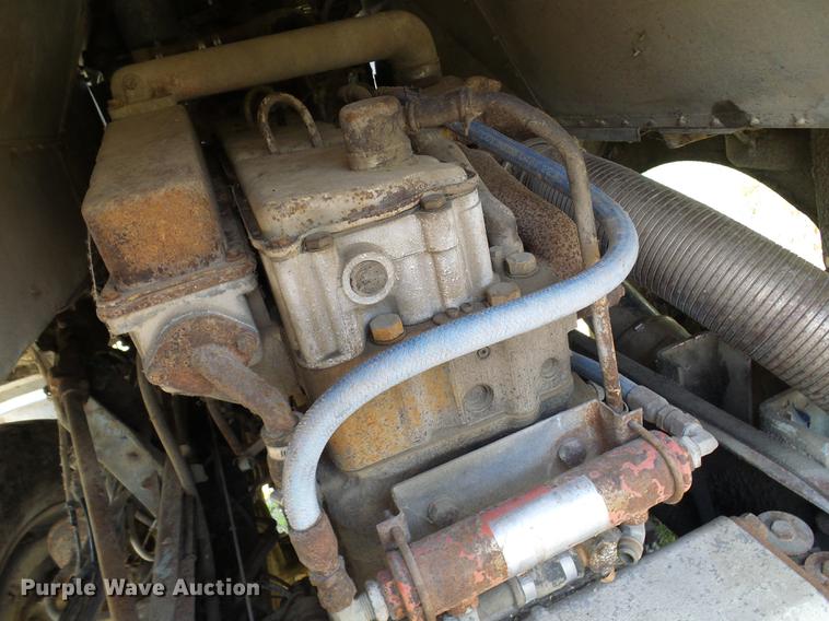 image for item DE5112 1976 Peterbilt semi truck