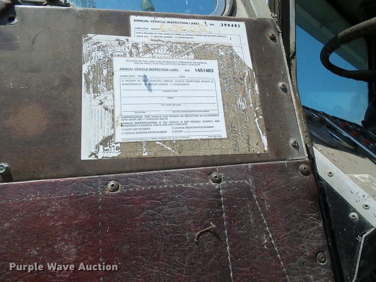 image for item DE5112 1976 Peterbilt semi truck