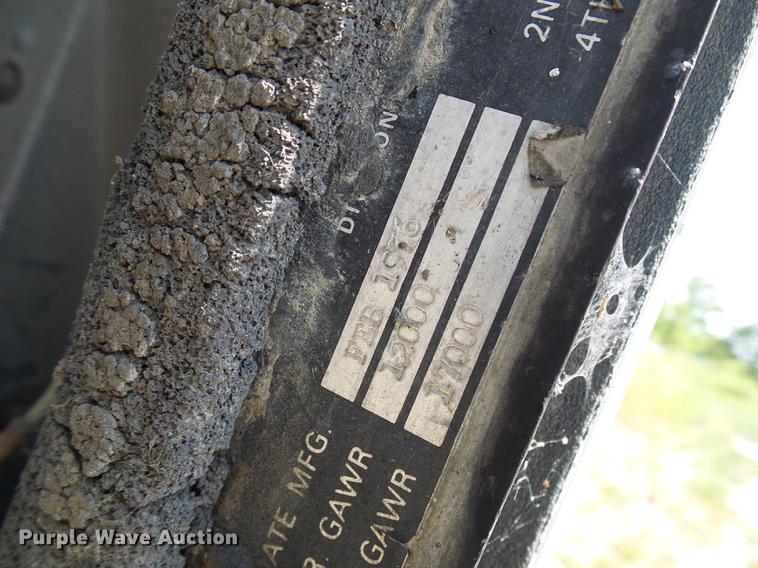 image for item DE5112 1976 Peterbilt semi truck