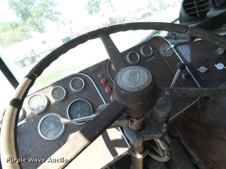 image for item DE5112 1976 Peterbilt semi truck
