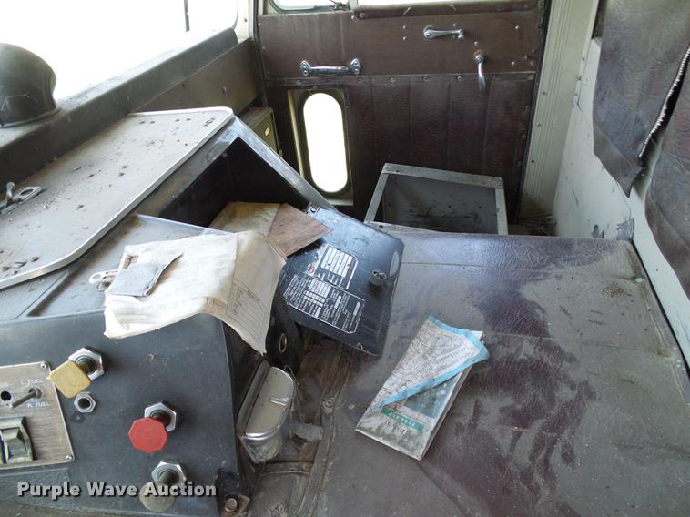 image for item DE5112 1976 Peterbilt semi truck