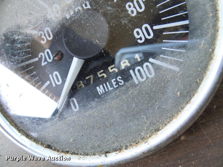 image for item DE5112 1976 Peterbilt semi truck