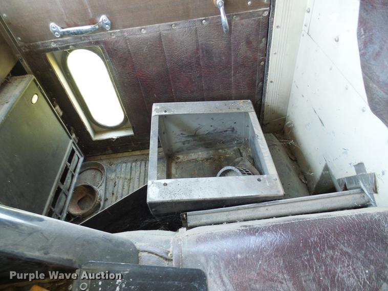 image for item DE5112 1976 Peterbilt semi truck