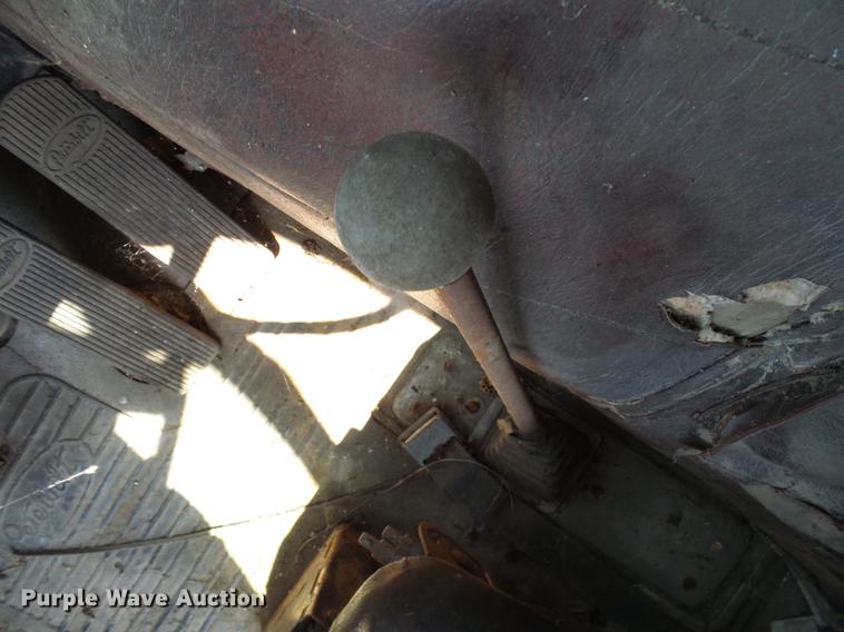 image for item DE5112 1976 Peterbilt semi truck