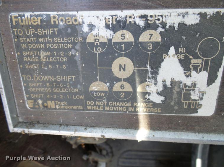 image for item DE5112 1976 Peterbilt semi truck