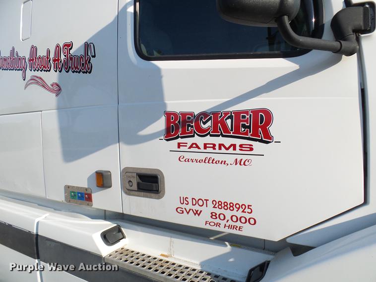 image for item DE5115 2004 Volvo VN semi truck