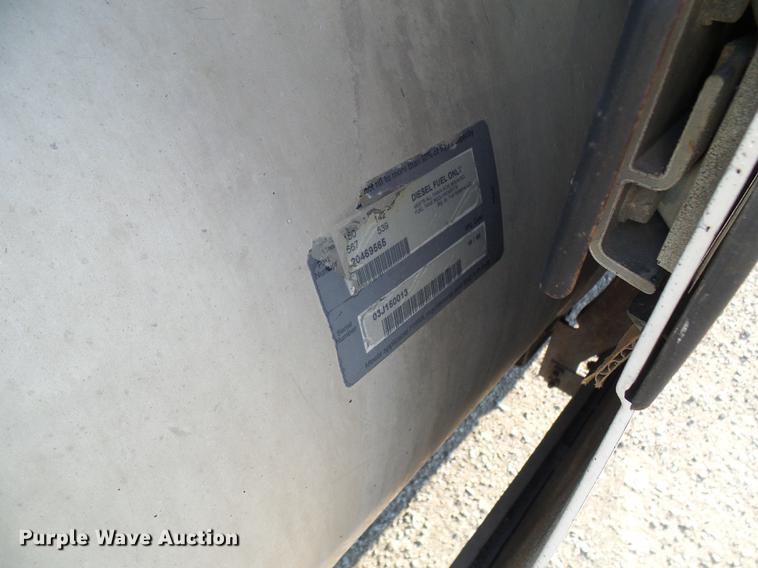 image for item DE5115 2004 Volvo VN semi truck