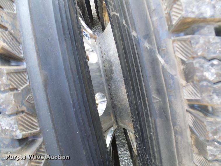 image for item DE5115 2004 Volvo VN semi truck