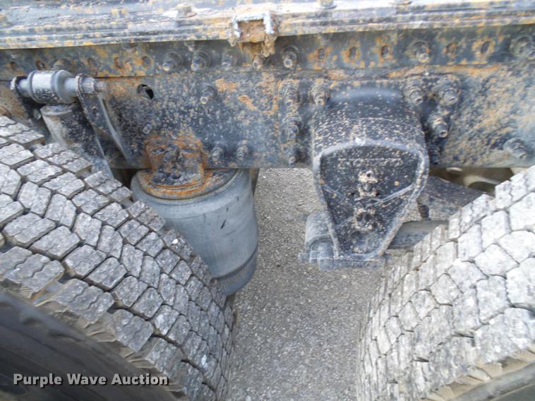 image for item DE5115 2004 Volvo VN semi truck