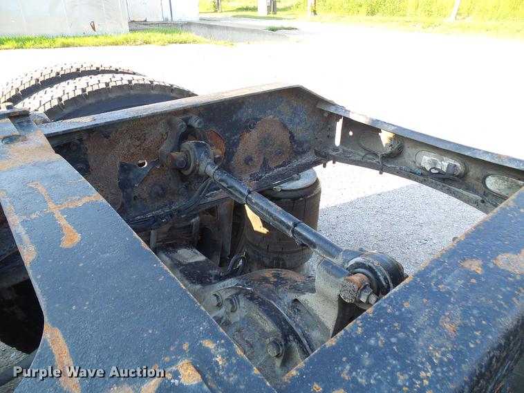 image for item DE5115 2004 Volvo VN semi truck