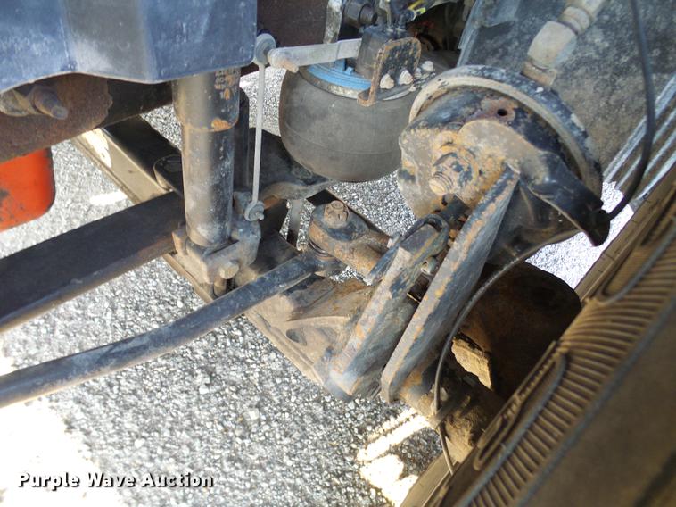 image for item DE5115 2004 Volvo VN semi truck