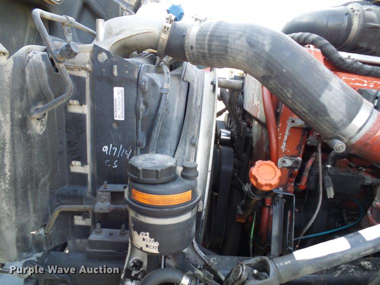 image for item DE5115 2004 Volvo VN semi truck