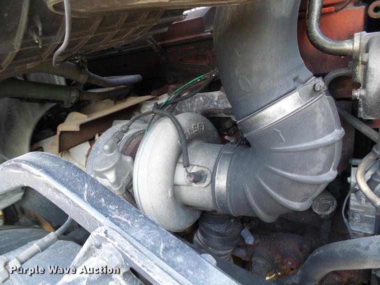 image for item DE5115 2004 Volvo VN semi truck