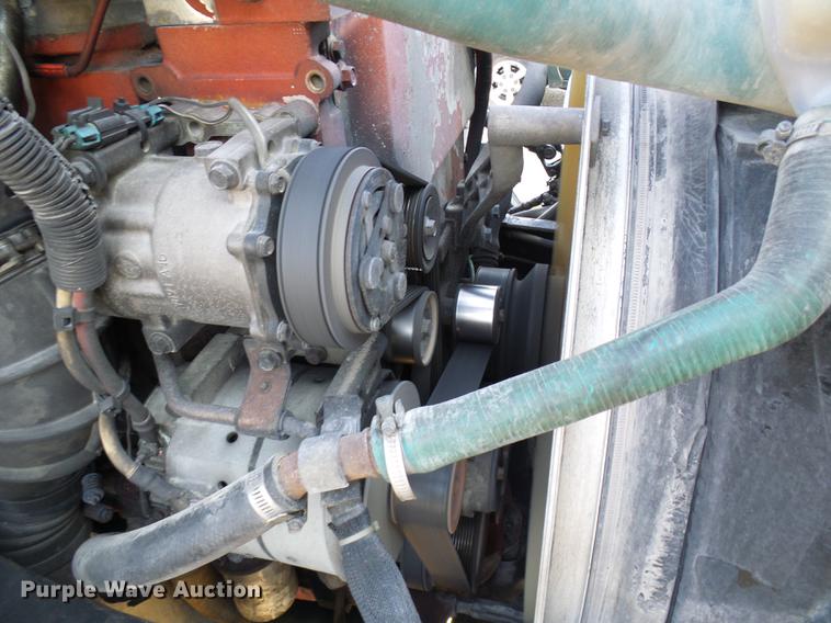 image for item DE5115 2004 Volvo VN semi truck