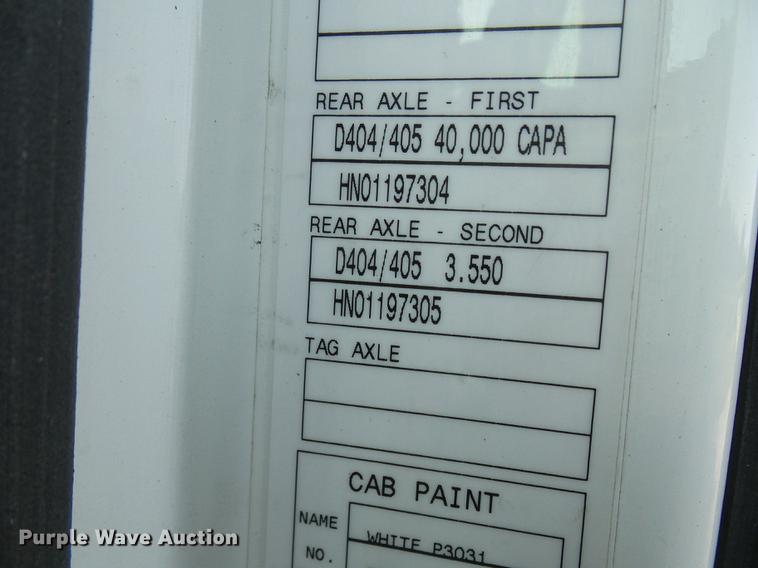 image for item DE5115 2004 Volvo VN semi truck