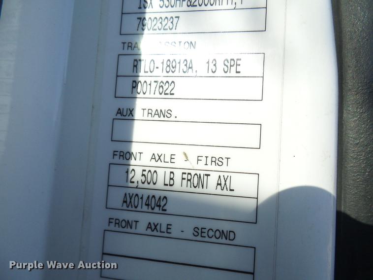 image for item DE5115 2004 Volvo VN semi truck