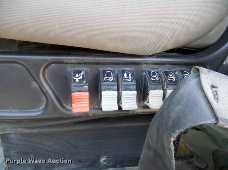 image for item DE5115 2004 Volvo VN semi truck