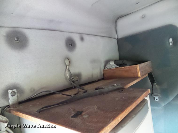 image for item DE5115 2004 Volvo VN semi truck