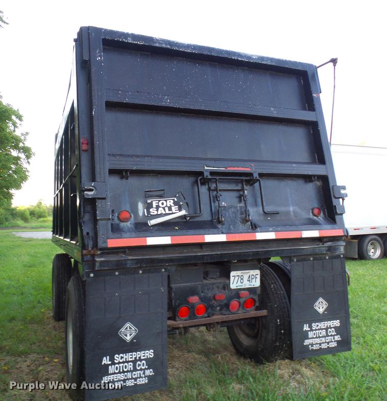 image for item DE5116 1980 Cleg end dump trailer