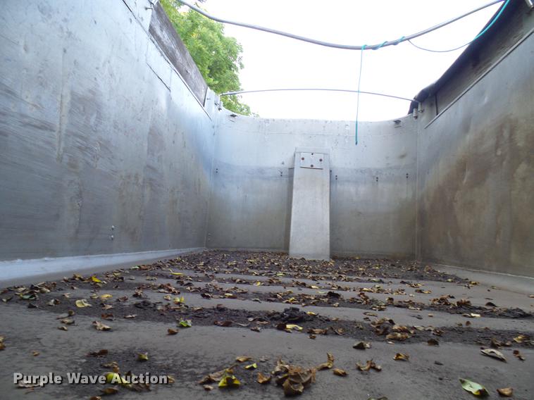 image for item DE5116 1980 Cleg end dump trailer