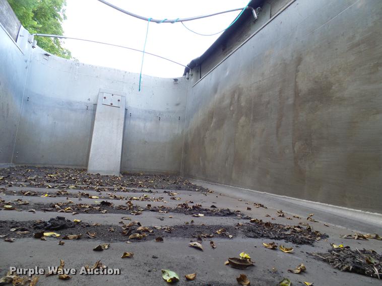 image for item DE5116 1980 Cleg end dump trailer