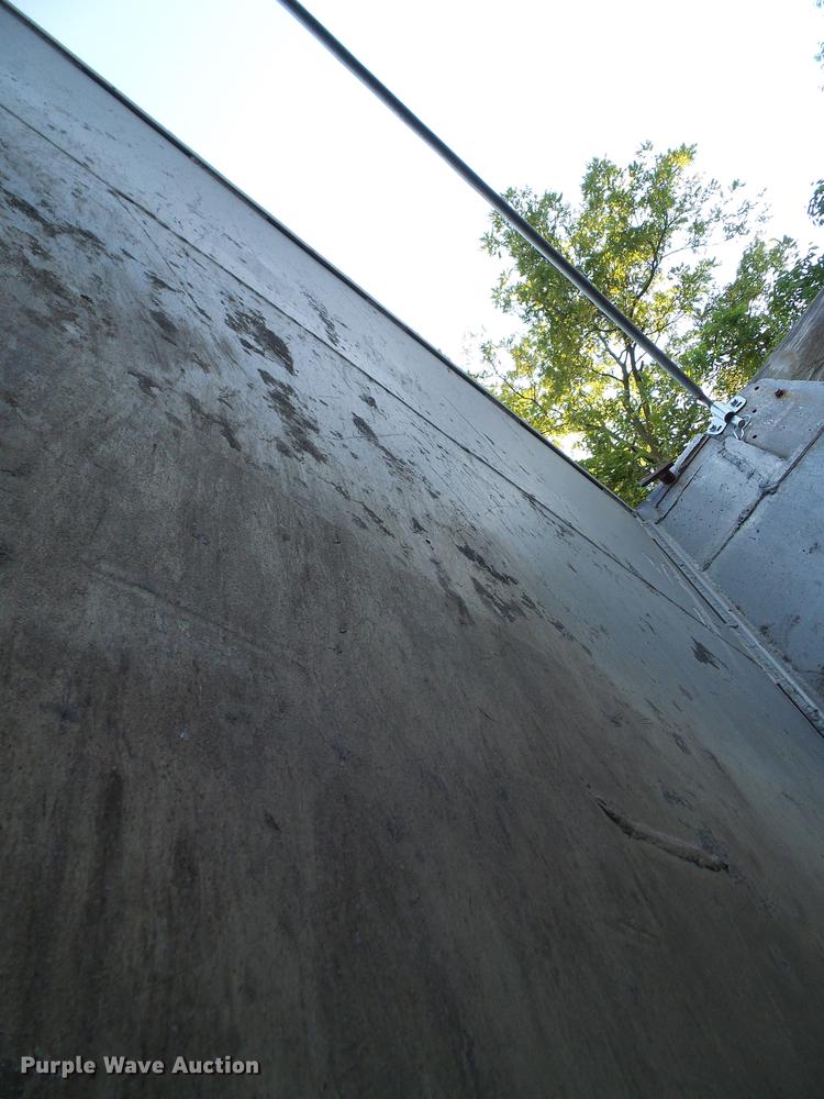 image for item DE5116 1980 Cleg end dump trailer