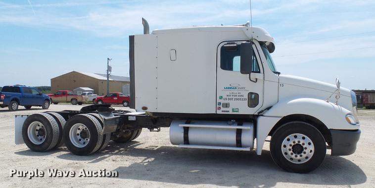 image for item DE5159 2007 Freightliner Columbia 120 semi truck