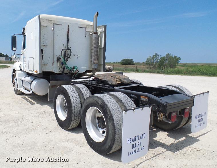 image for item DE5159 2007 Freightliner Columbia 120 semi truck