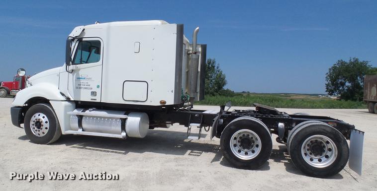 image for item DE5159 2007 Freightliner Columbia 120 semi truck