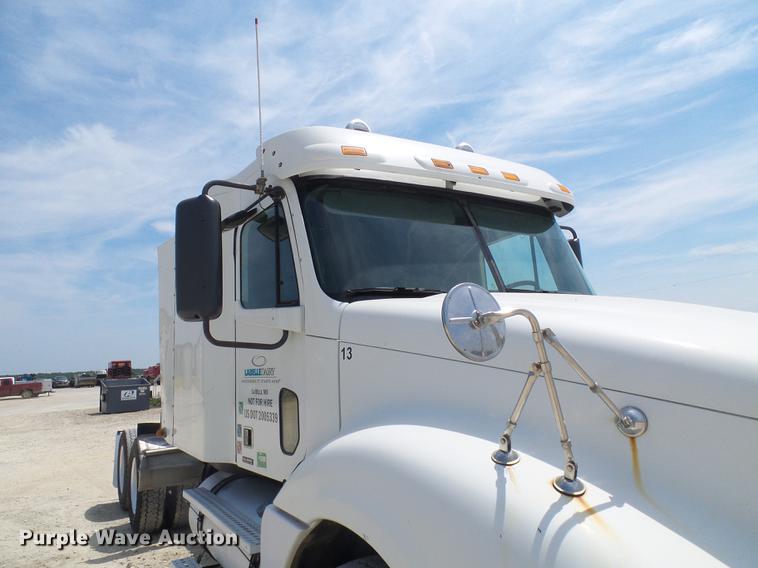 image for item DE5159 2007 Freightliner Columbia 120 semi truck