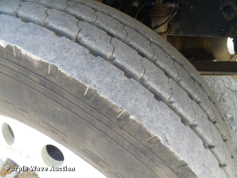 image for item DE5159 2007 Freightliner Columbia 120 semi truck