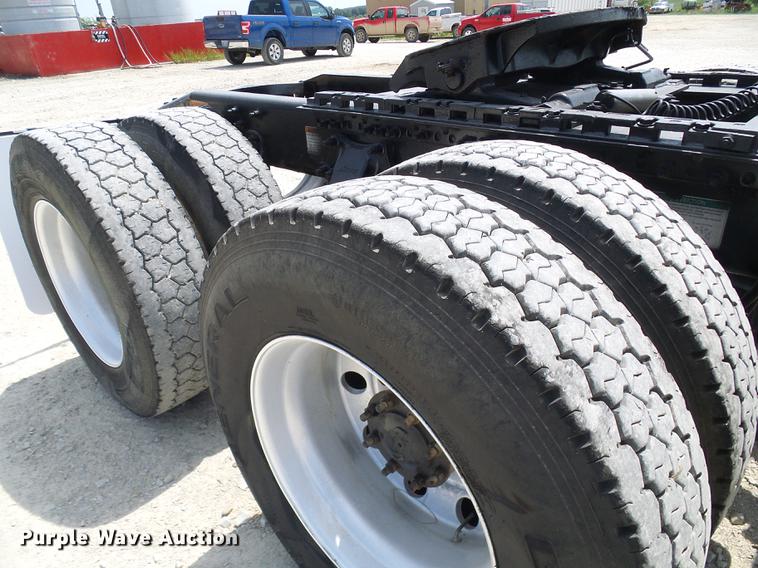 image for item DE5159 2007 Freightliner Columbia 120 semi truck